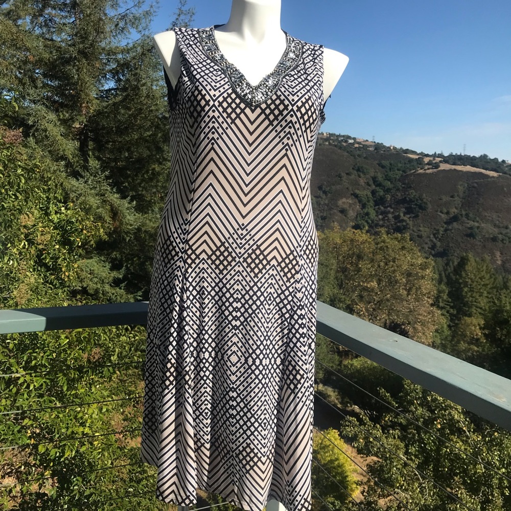 JM Collection Black and Cream Geometric V-Neck Midi Dress